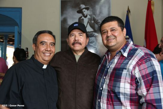 Daniel y Rosario conmemoran el 120 aniversario del natalicio de Sandino