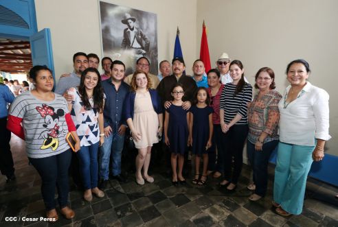 Daniel y Rosario conmemoran el 120 aniversario del natalicio de Sandino