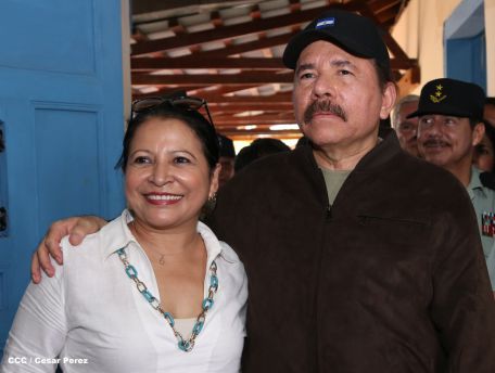 Daniel y Rosario conmemoran el 120 aniversario del natalicio de Sandino