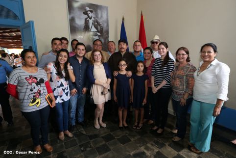 Daniel y Rosario conmemoran el 120 aniversario del natalicio de Sandino