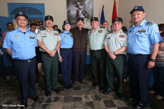 Daniel y Rosario conmemoran el 120 aniversario del natalicio de Sandino