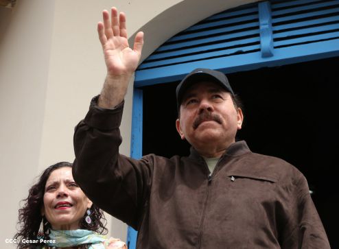 Daniel y Rosario conmemoran el 120 aniversario del natalicio de Sandino