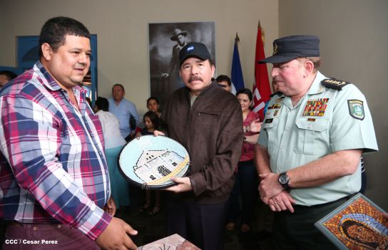 Daniel y Rosario conmemoran el 120 aniversario del natalicio de Sandino