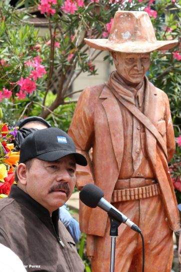 Daniel y Rosario conmemoran el 120 aniversario del natalicio de Sandino