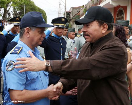 Daniel y Rosario conmemoran el 120 aniversario del natalicio de Sandino