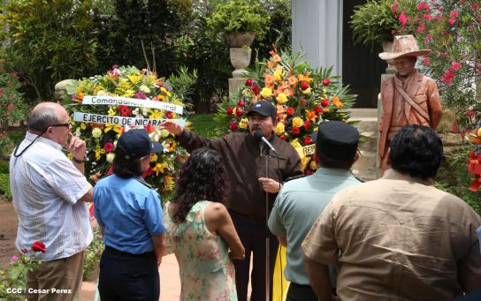 Daniel y Rosario conmemoran el 120 aniversario del natalicio de Sandino
