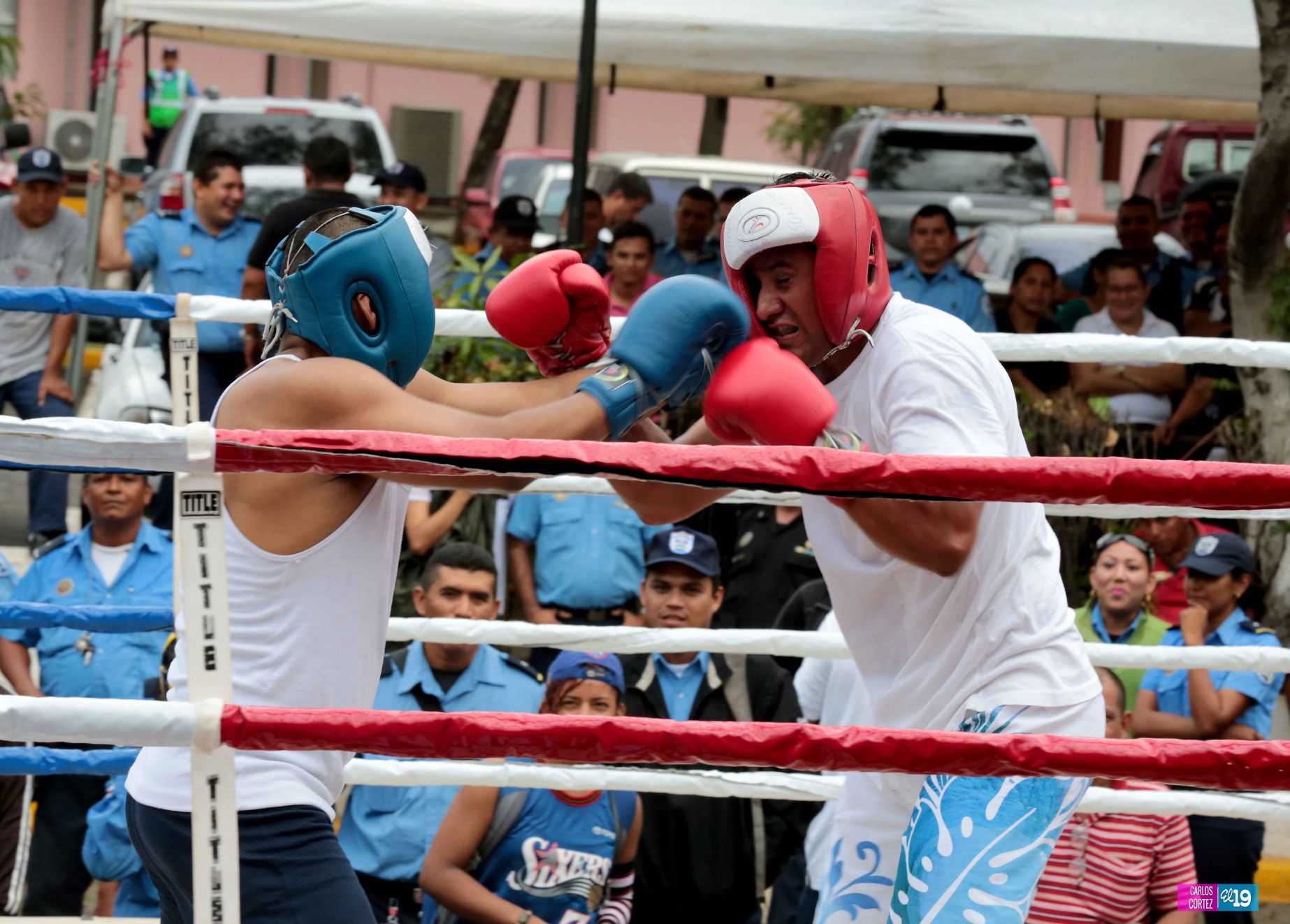 Policía Nacional promueve el boxeo entre sus oficiales