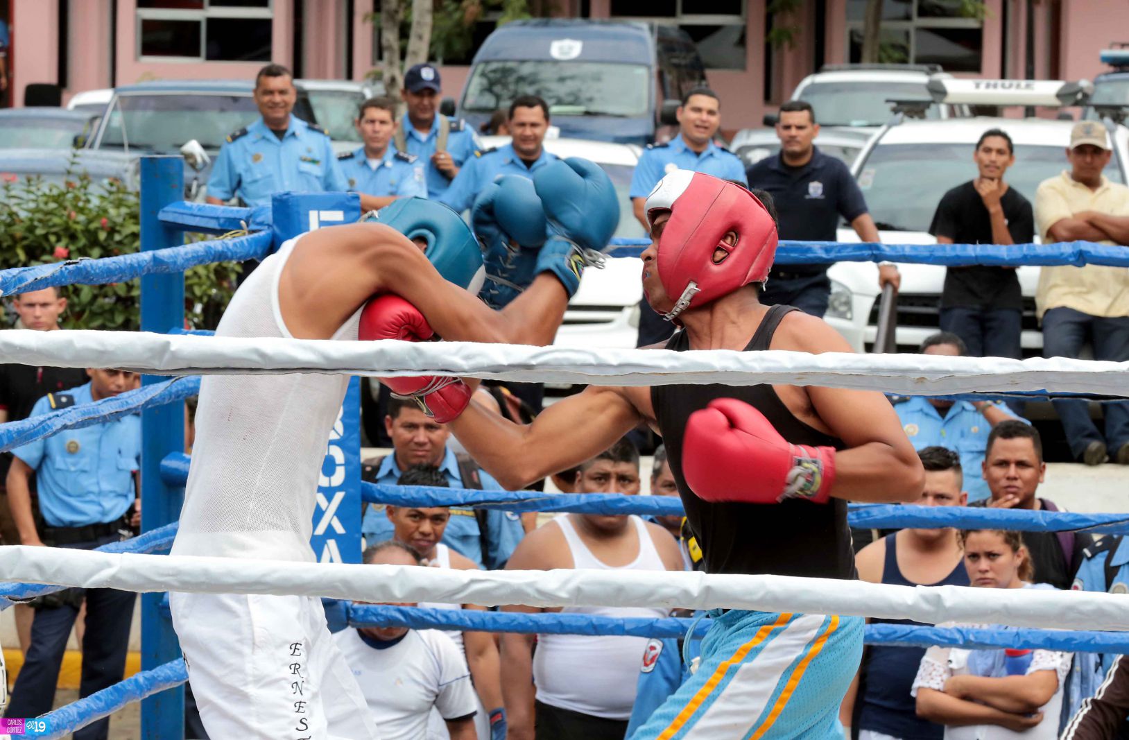 Policía Nacional promueve el boxeo entre sus oficiales