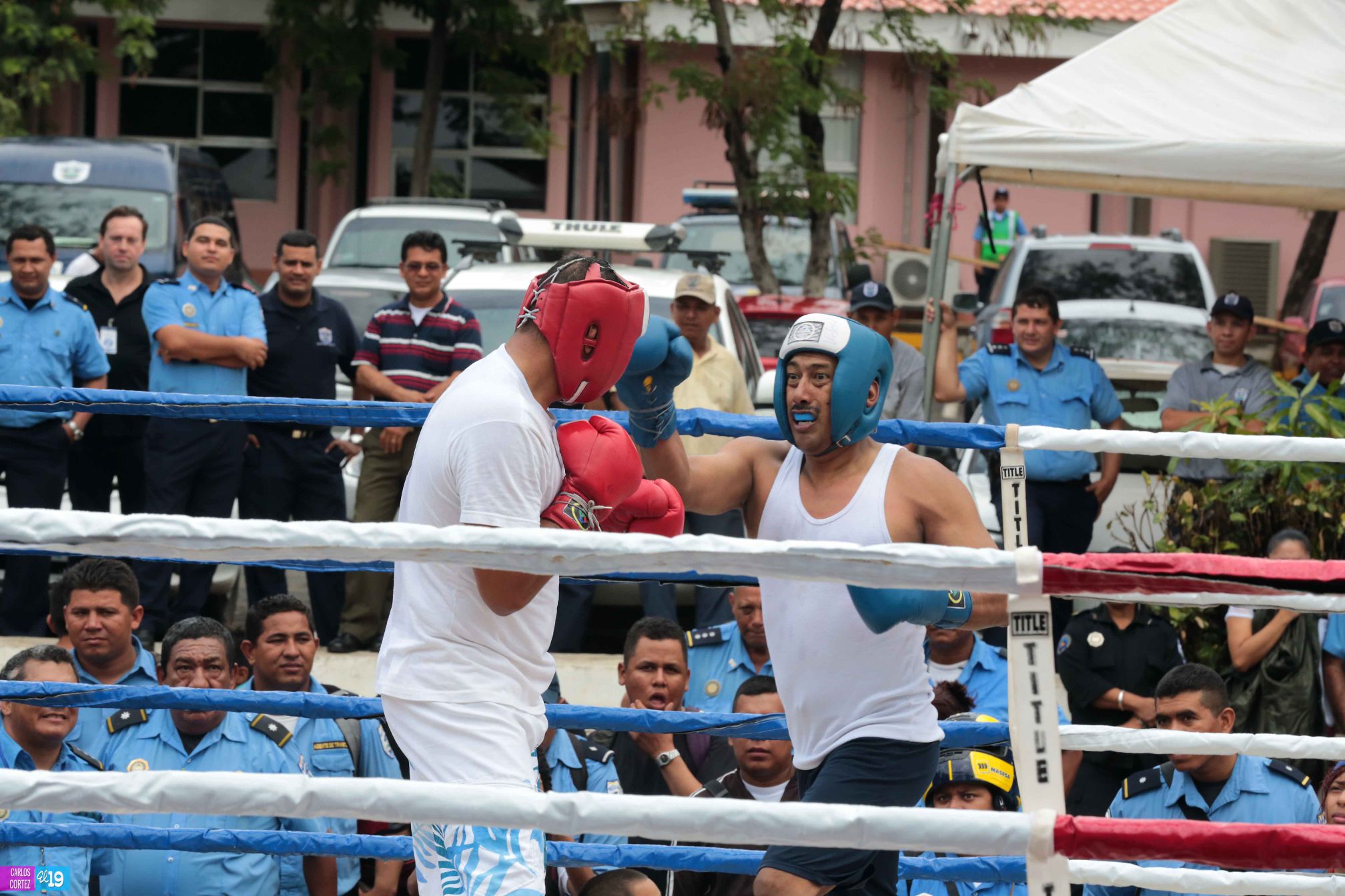 Policía Nacional promueve el boxeo entre sus oficiales