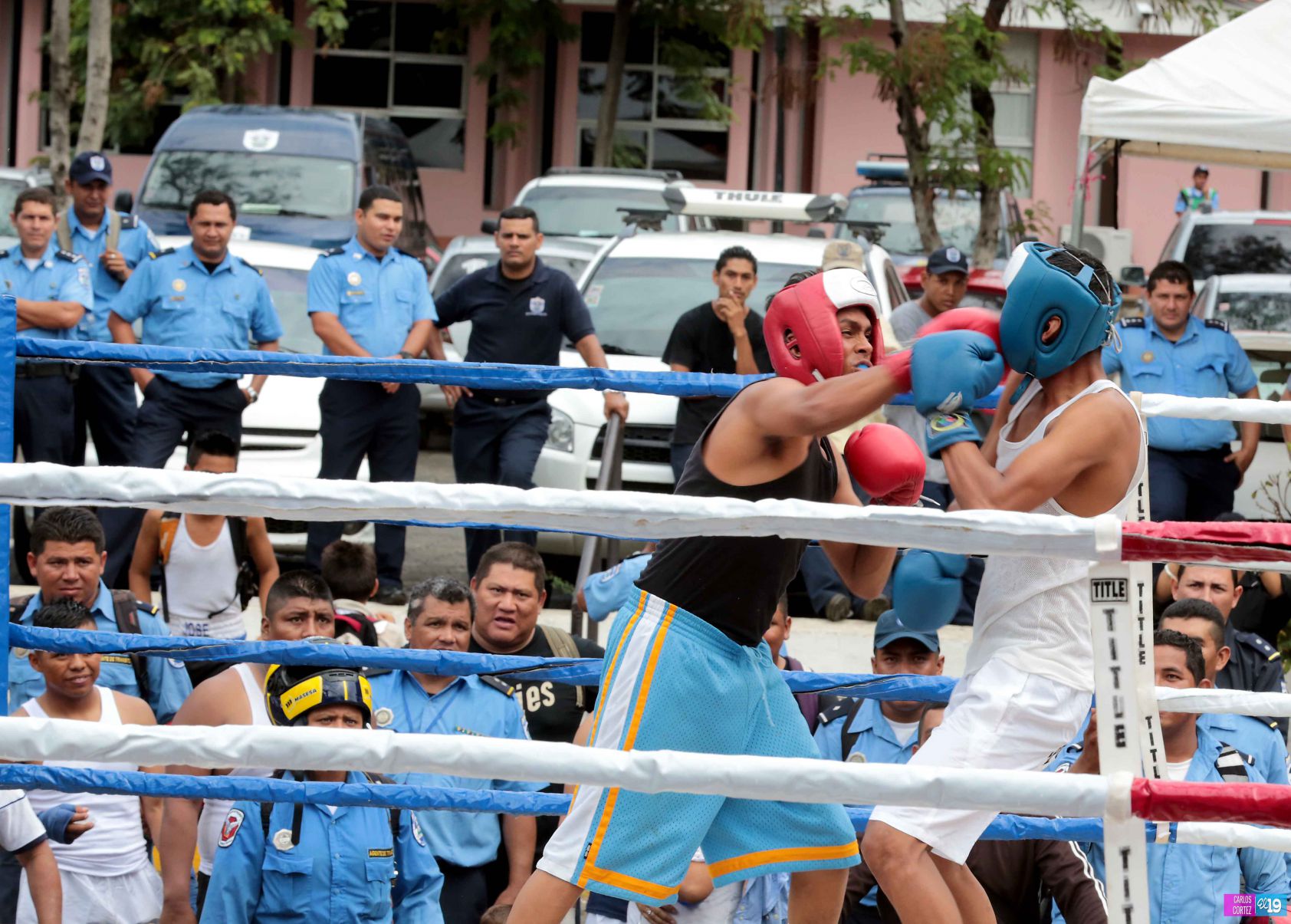 Policía Nacional promueve el boxeo entre sus oficiales