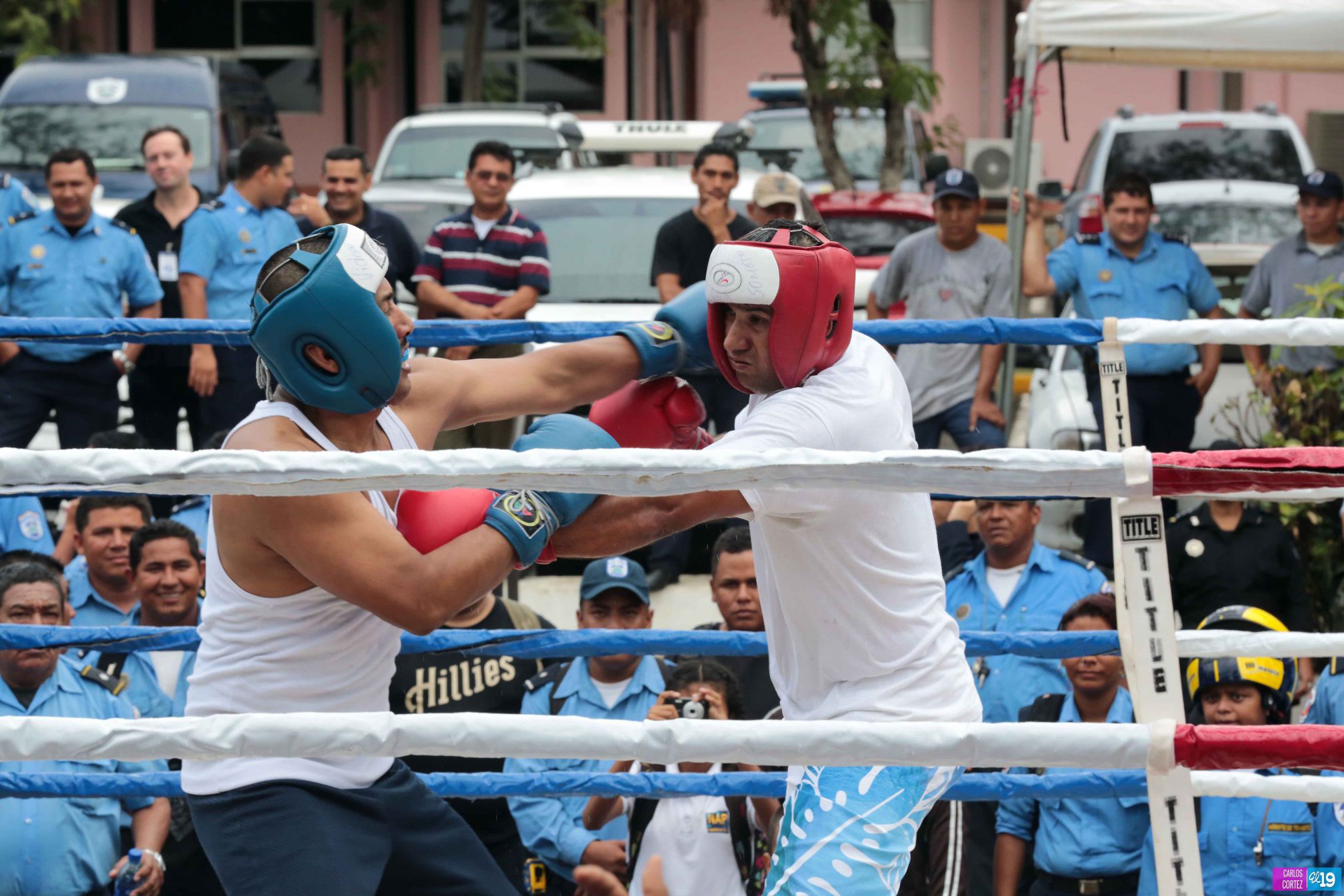 Policía Nacional promueve el boxeo entre sus oficiales