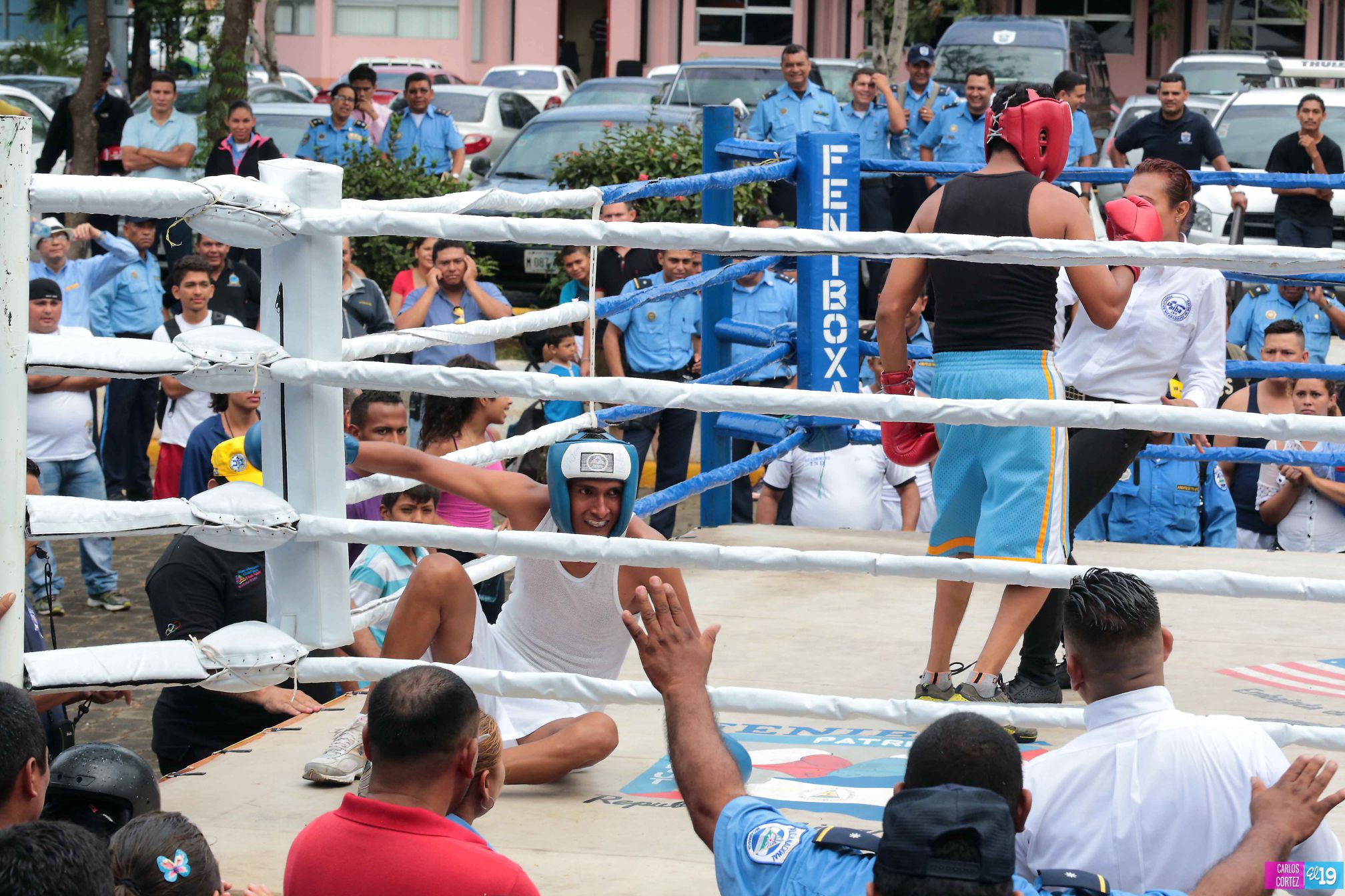 Policía Nacional promueve el boxeo entre sus oficiales