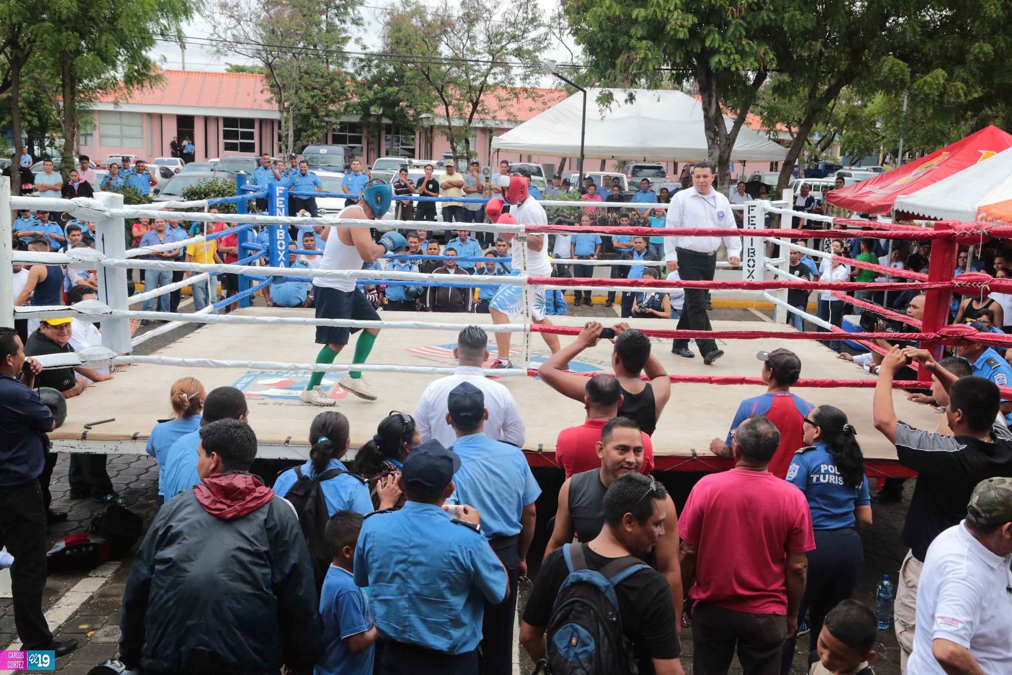 Policía Nacional promueve el boxeo entre sus oficiales
