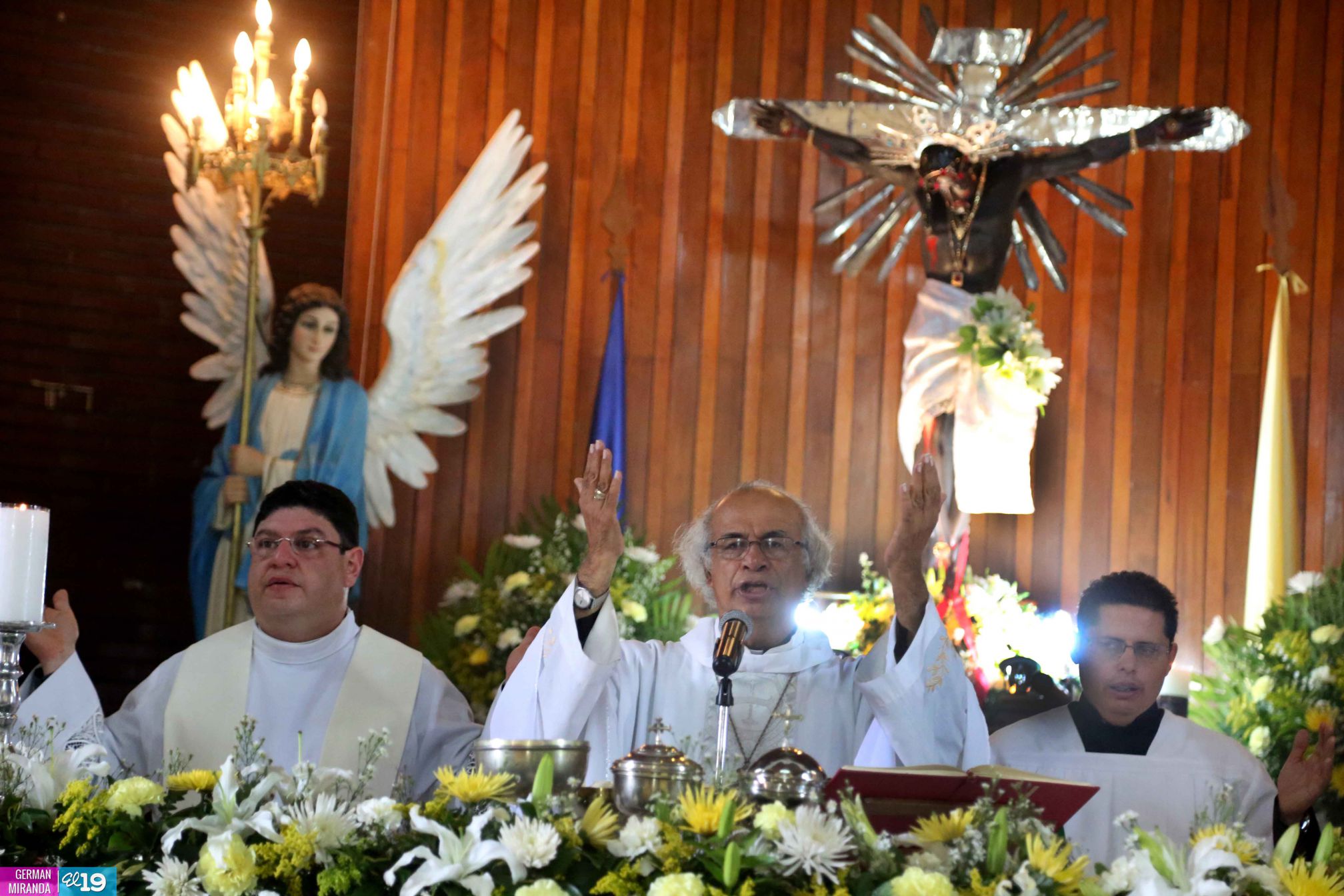 Cardenal Brenes celebra junto a familias masatepinas a la Santísima Trinidad