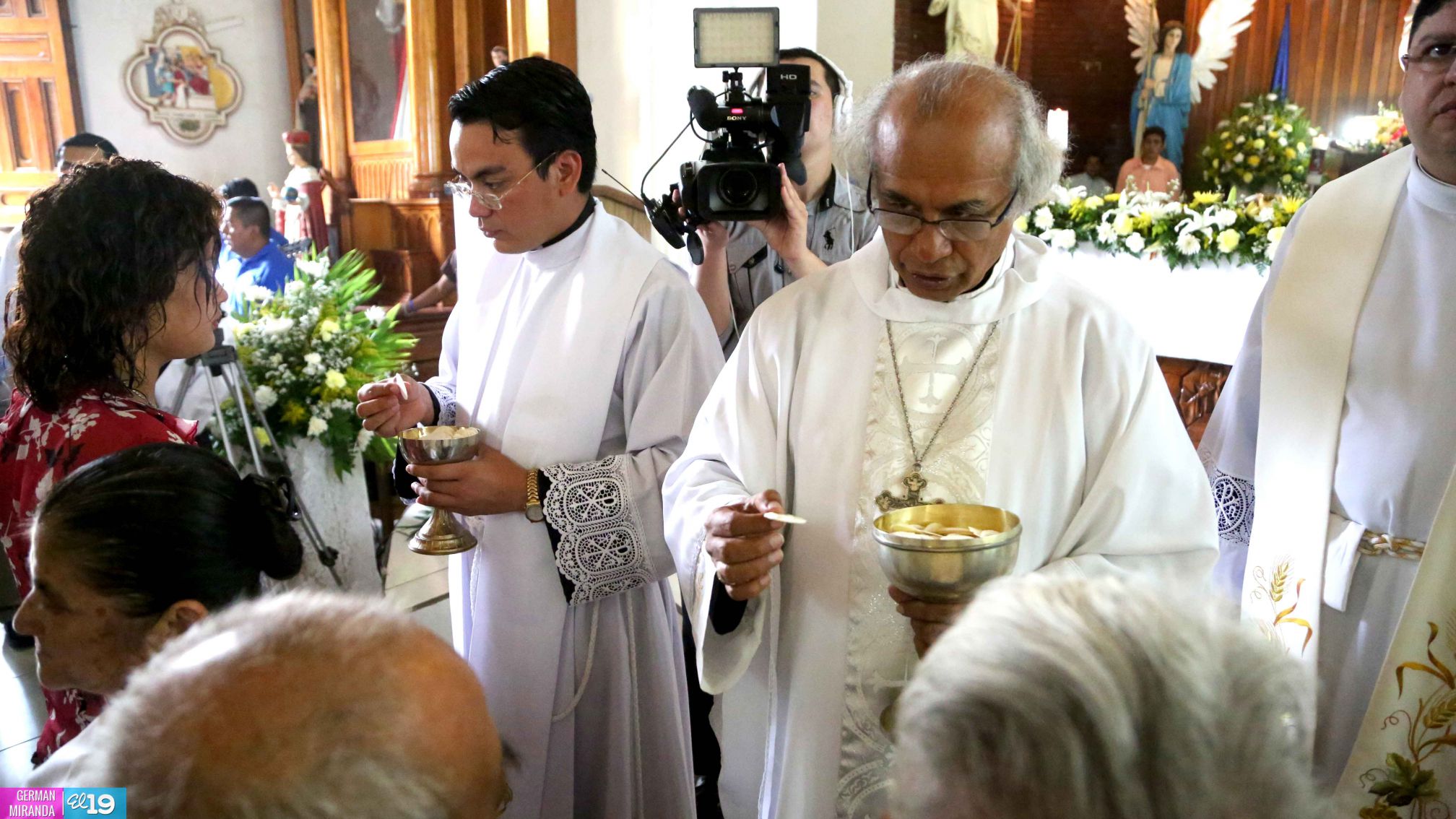 Cardenal Brenes celebra junto a familias masatepinas a la Santísima Trinidad