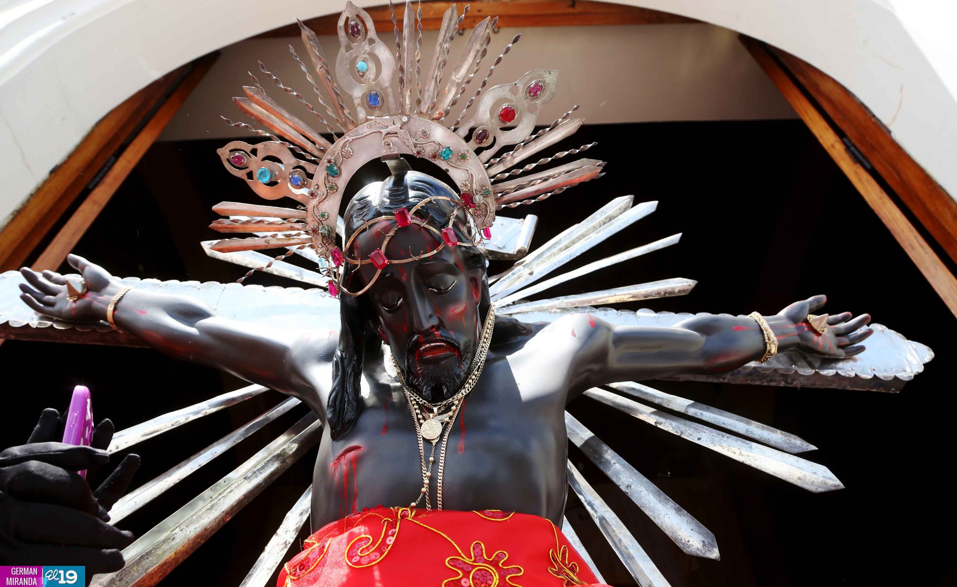 Cardenal Brenes celebra junto a familias masatepinas a la Santísima Trinidad