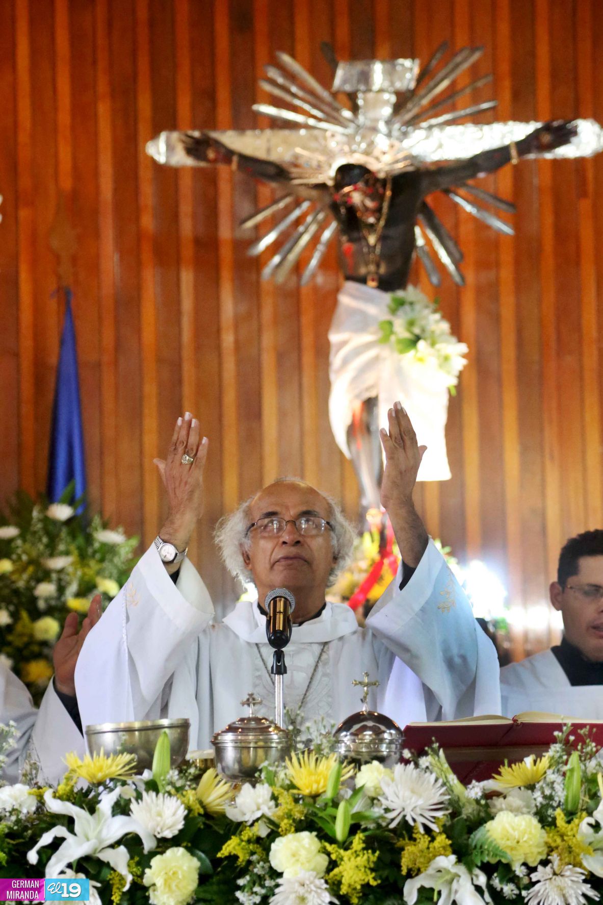 Cardenal Brenes celebra junto a familias masatepinas a la Santísima Trinidad