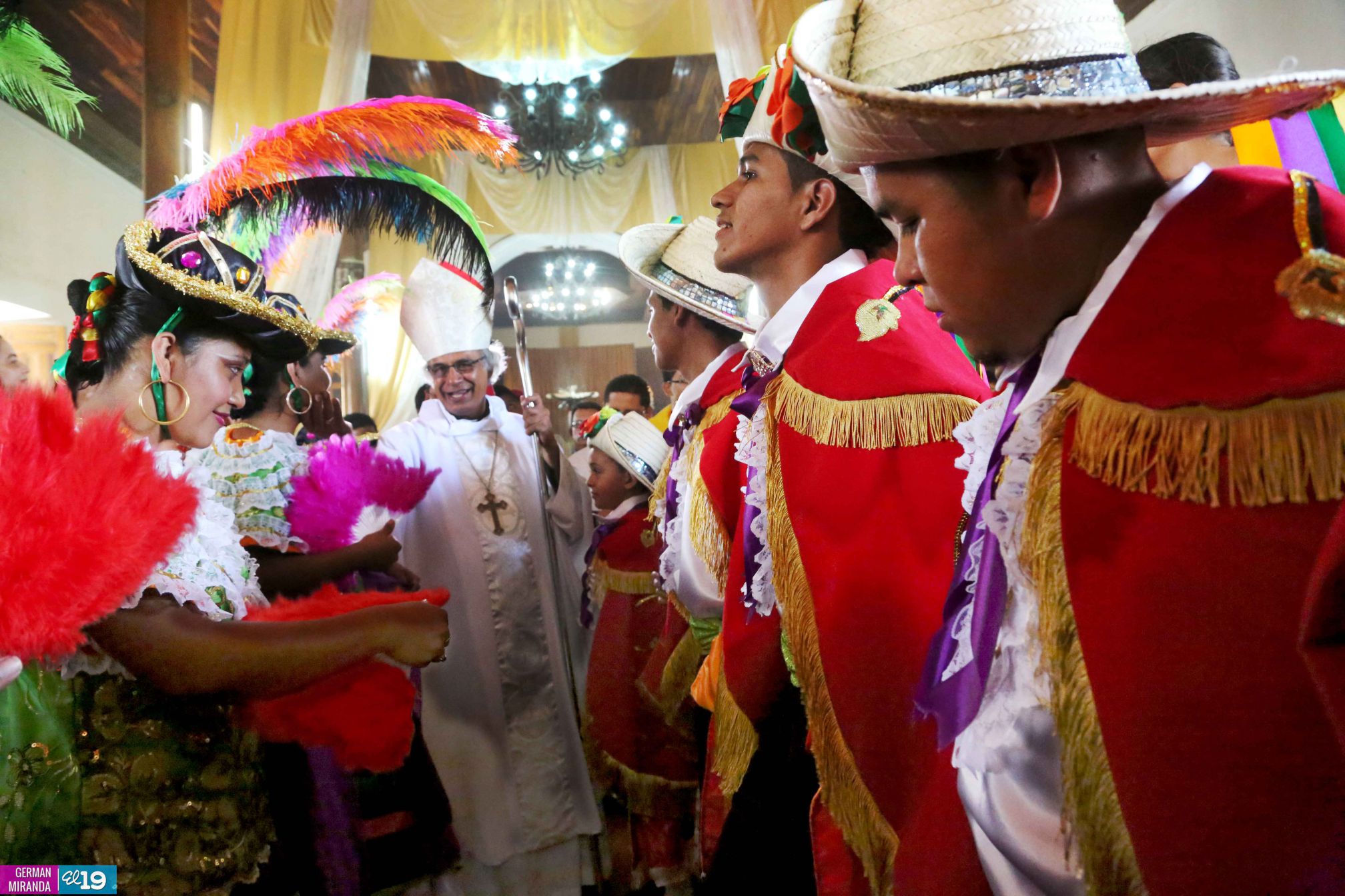 Cardenal Brenes celebra junto a familias masatepinas a la Santísima Trinidad