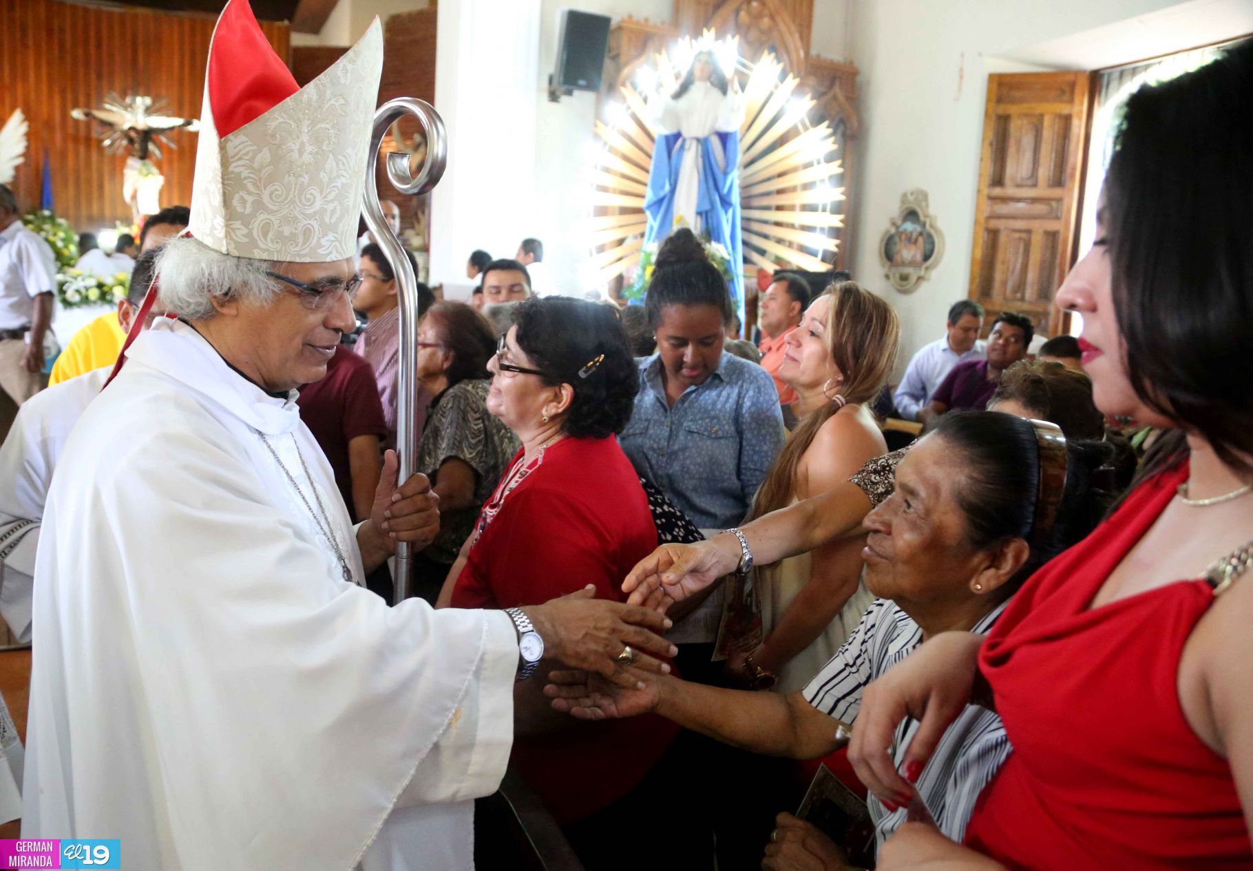 Cardenal Brenes celebra junto a familias masatepinas a la Santísima Trinidad