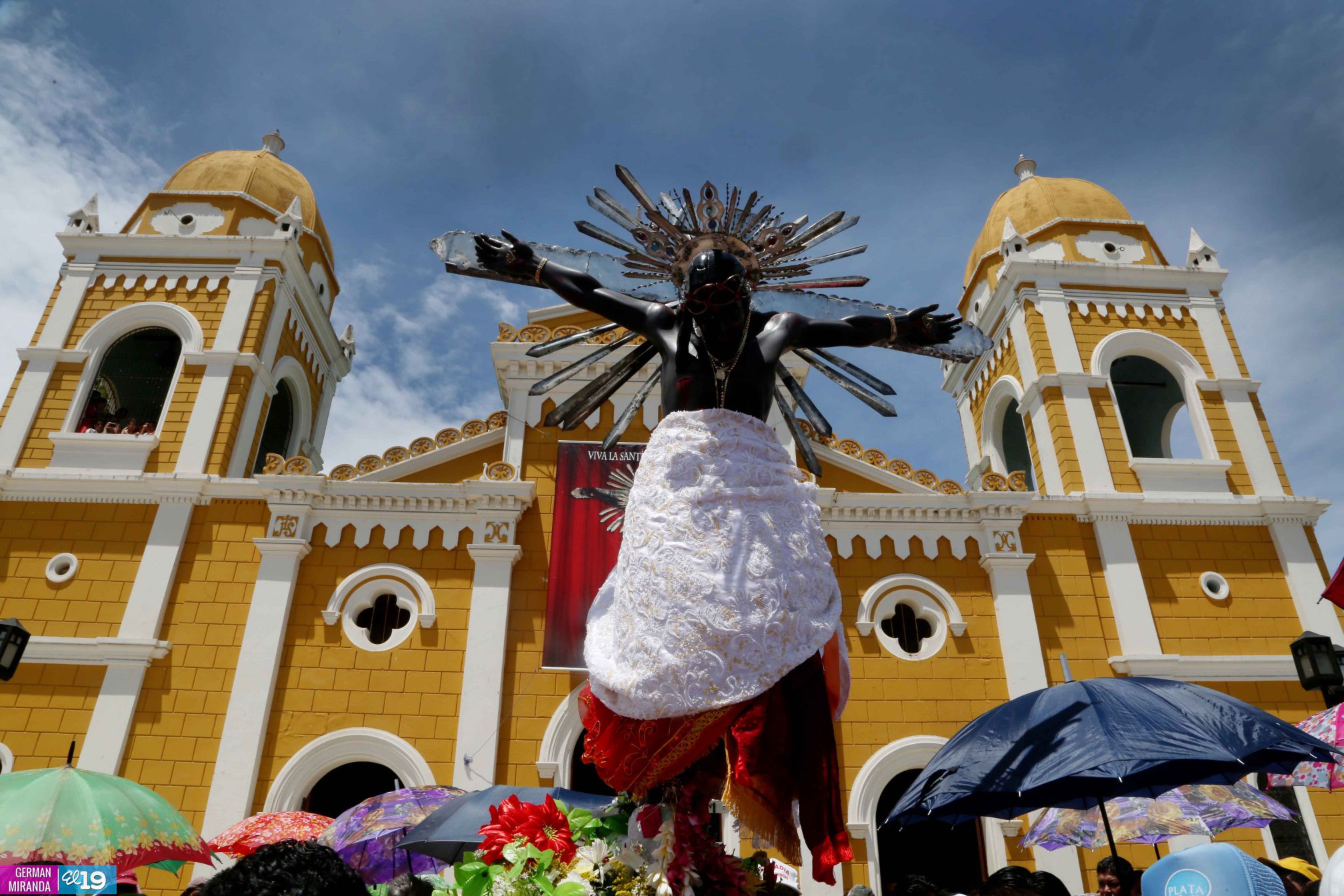 Cardenal Brenes celebra junto a familias masatepinas a la Santísima Trinidad