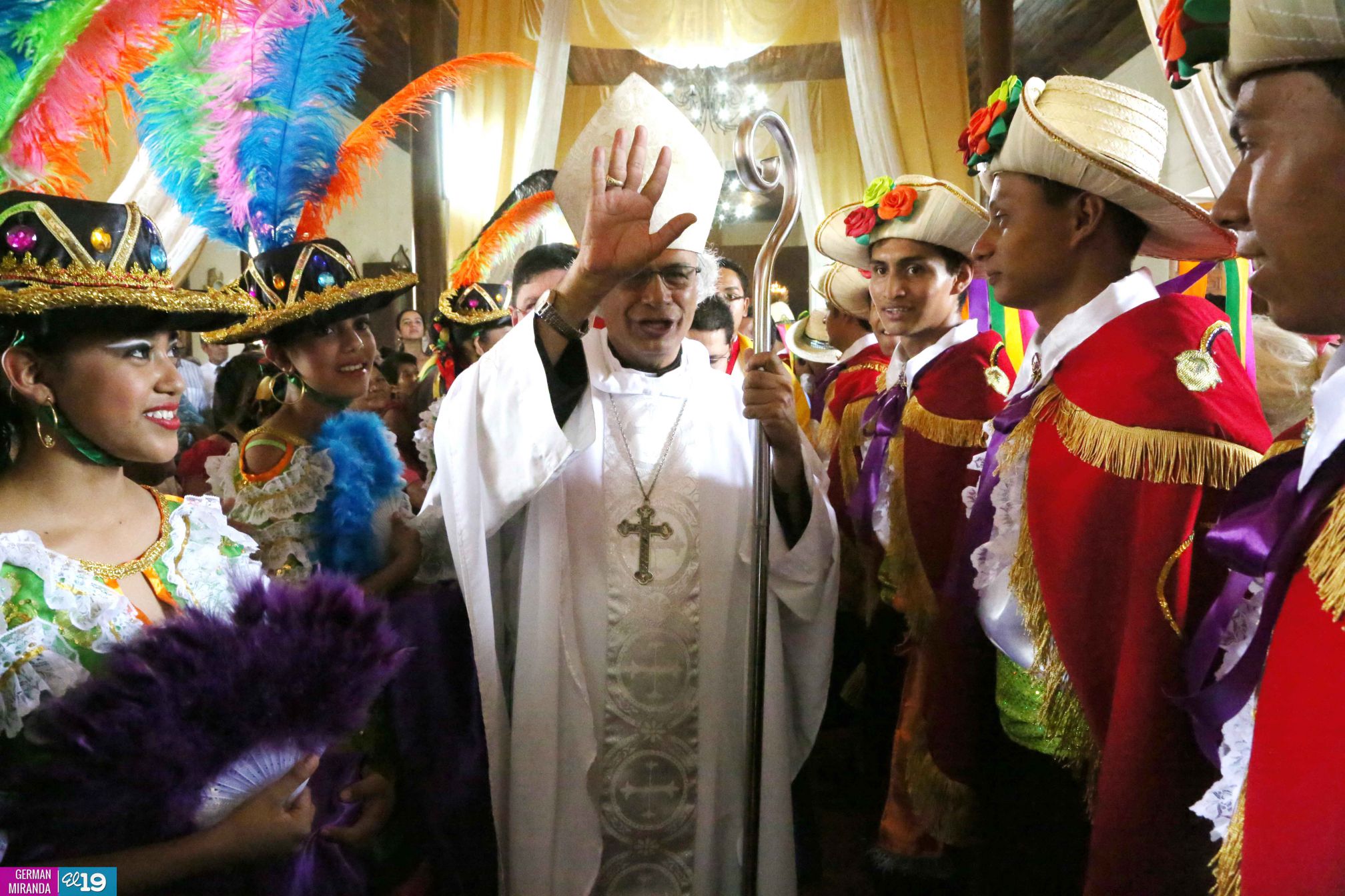 Cardenal Brenes celebra junto a familias masatepinas a la Santísima Trinidad