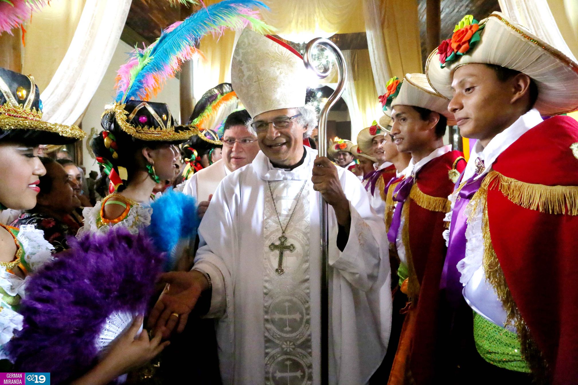 Cardenal Brenes celebra junto a familias masatepinas a la Santísima Trinidad