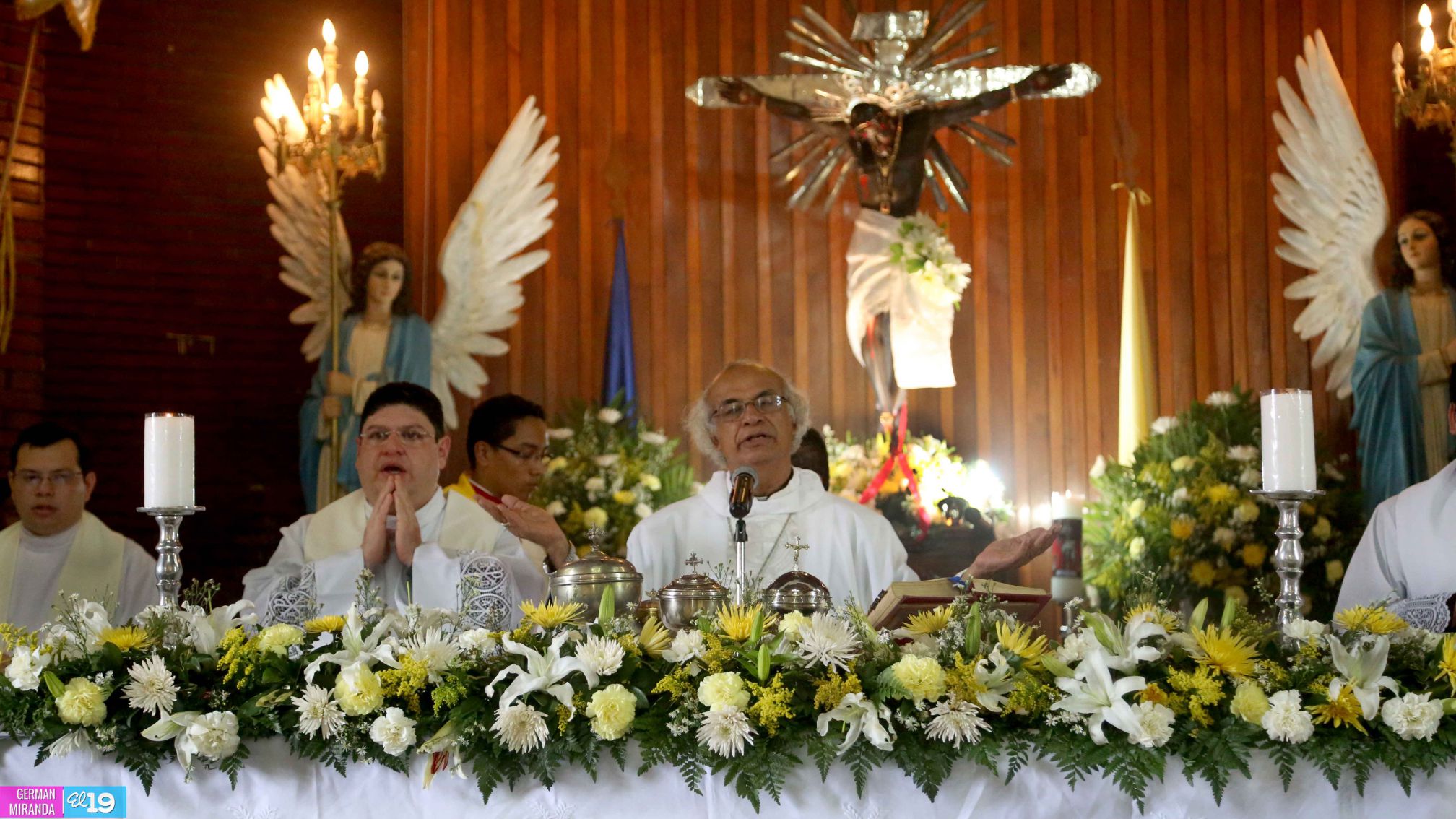Cardenal Brenes celebra junto a familias masatepinas a la Santísima Trinidad
