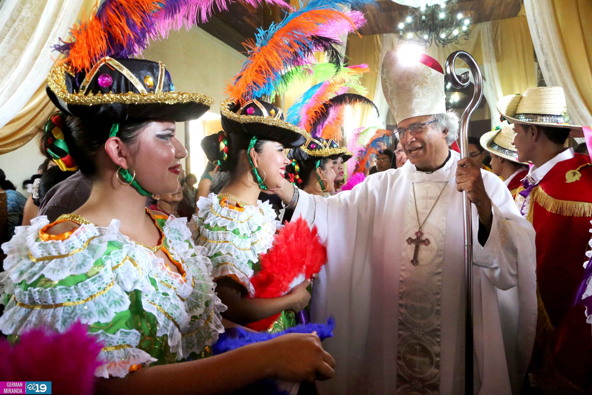 Cardenal Brenes celebra junto a familias masatepinas a la Santísima Trinidad