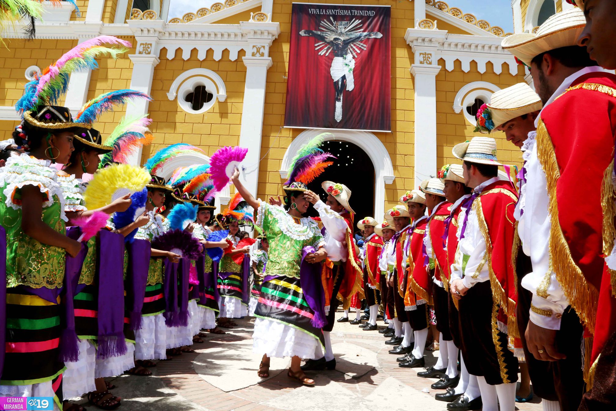 Cardenal Brenes celebra junto a familias masatepinas a la Santísima Trinidad