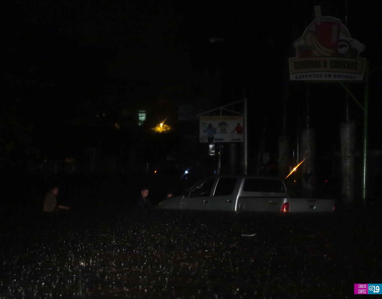 Intenso aguacero cae sobre Managua