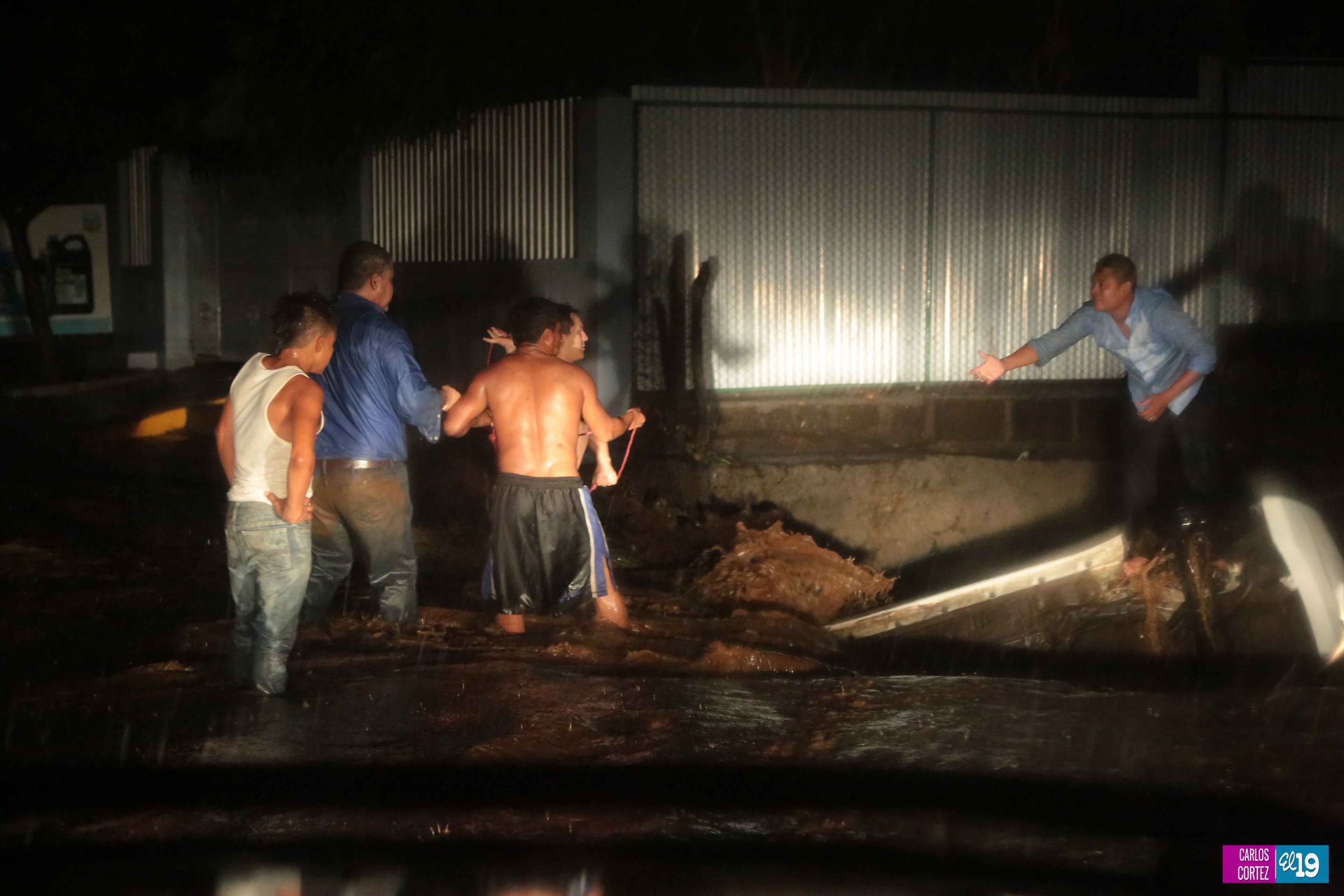 Intenso aguacero cae sobre Managua