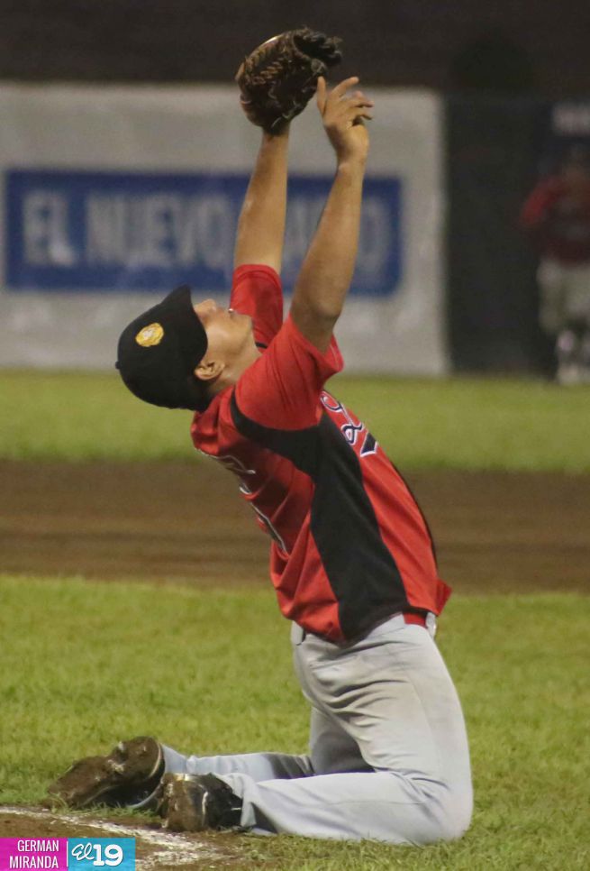 Leones eliminan a los Dantos y pasan a la final del Pomares