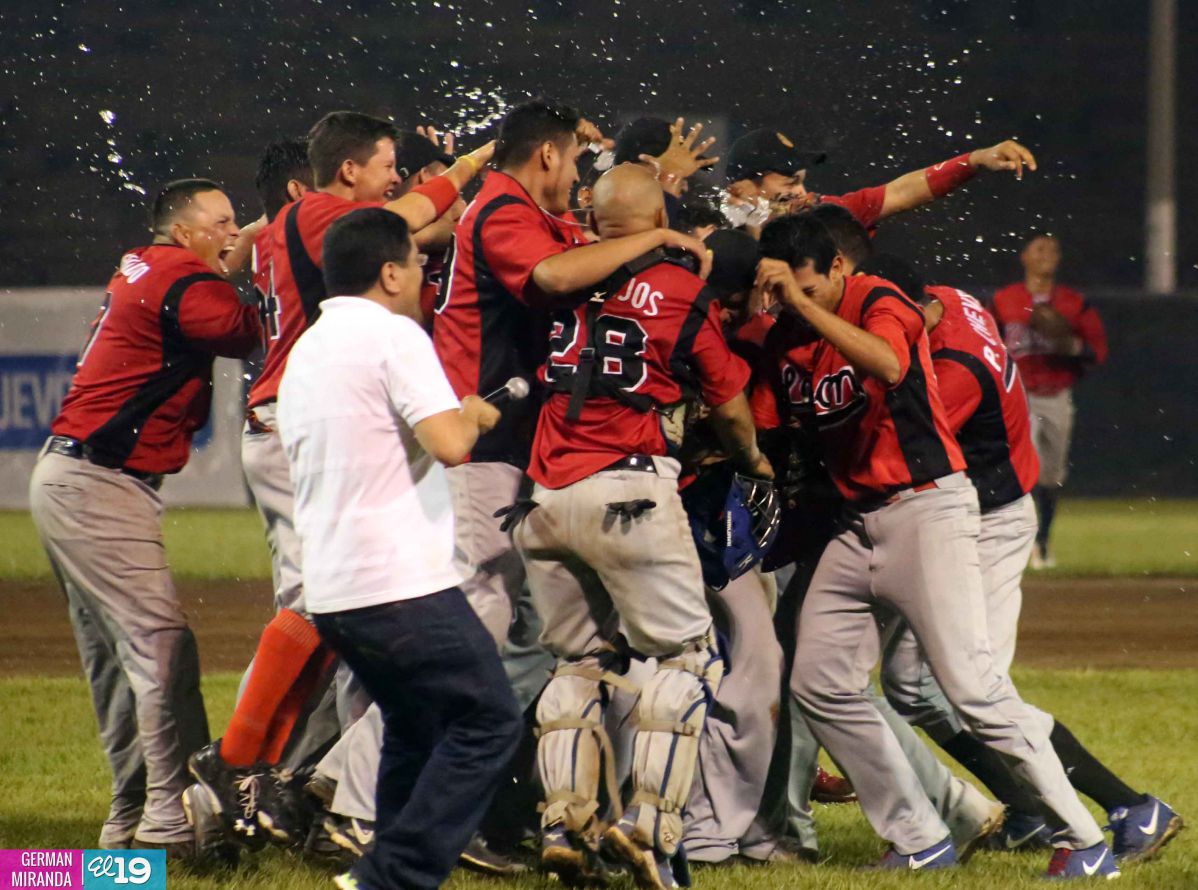 Leones eliminan a los Dantos y pasan a la final del Pomares