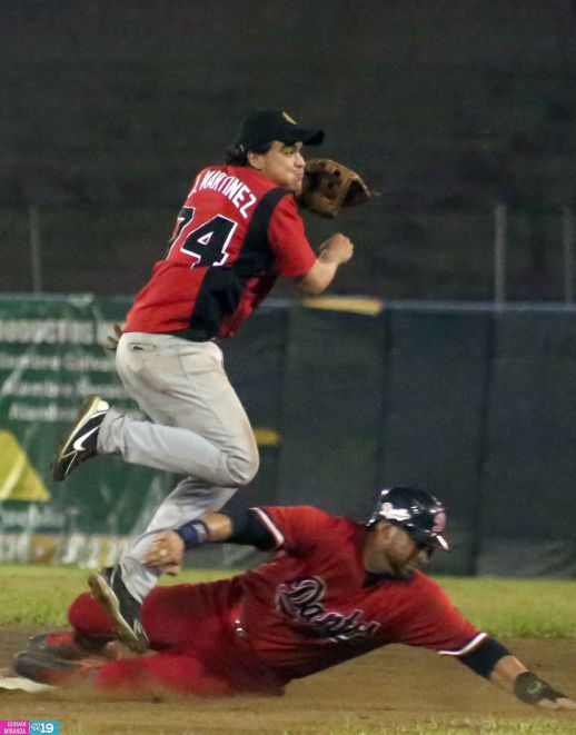 Leones eliminan a los Dantos y pasan a la final del Pomares