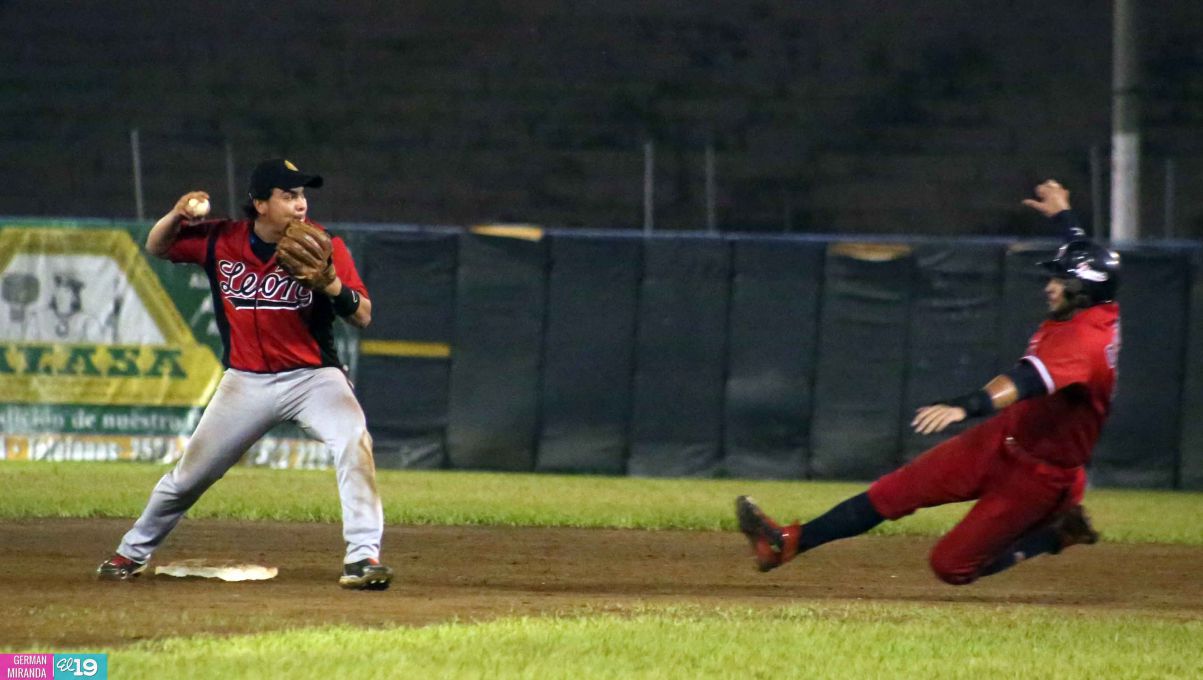 Leones eliminan a los Dantos y pasan a la final del Pomares