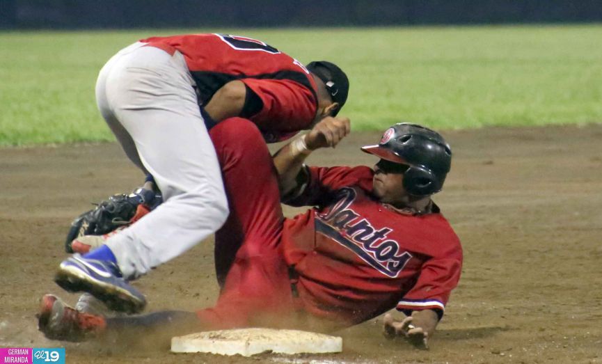 Leones eliminan a los Dantos y pasan a la final del Pomares