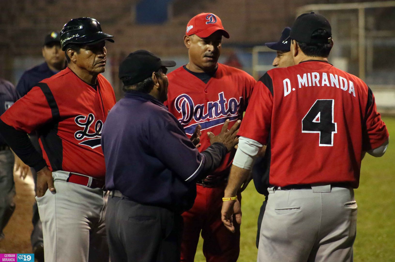 Leones eliminan a los Dantos y pasan a la final del Pomares