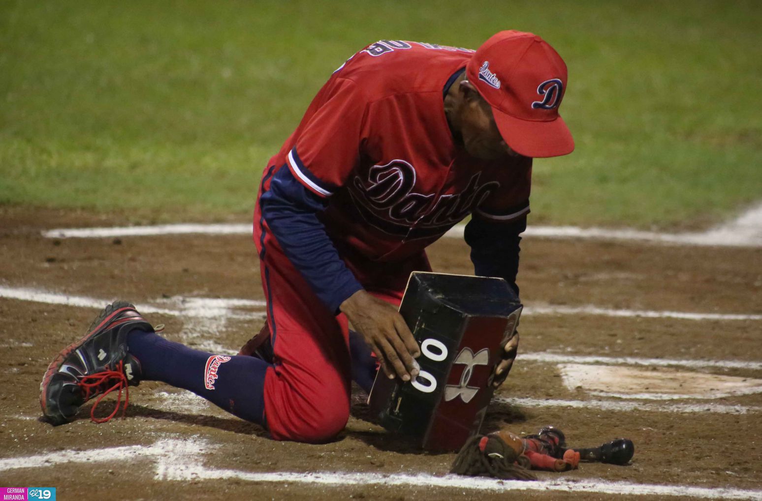 Leones eliminan a los Dantos y pasan a la final del Pomares