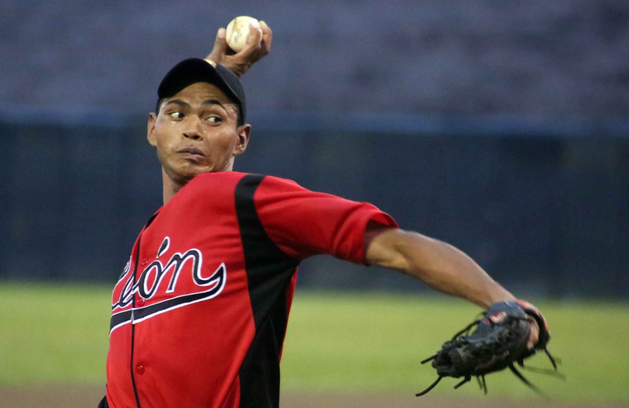 Leones eliminan a los Dantos y pasan a la final del Pomares