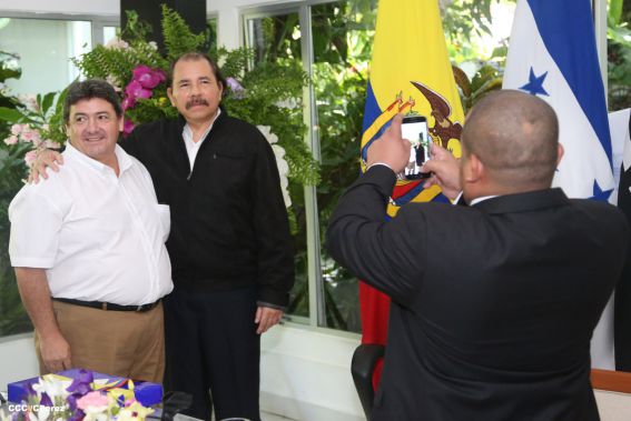 Daniel y Rosario recibe cartas credenciales de embajadores de Ecuador, Panamás, Honduras y Perú
