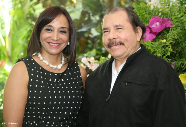 Daniel y Rosario recibe cartas credenciales de embajadores de Ecuador, Panamás, Honduras y Perú