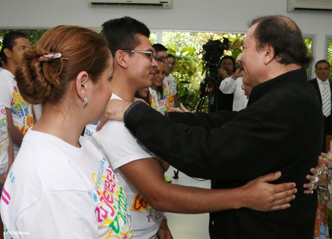 Daniel y Rosario recibe cartas credenciales de embajadores de Ecuador, Panamás, Honduras y Perú