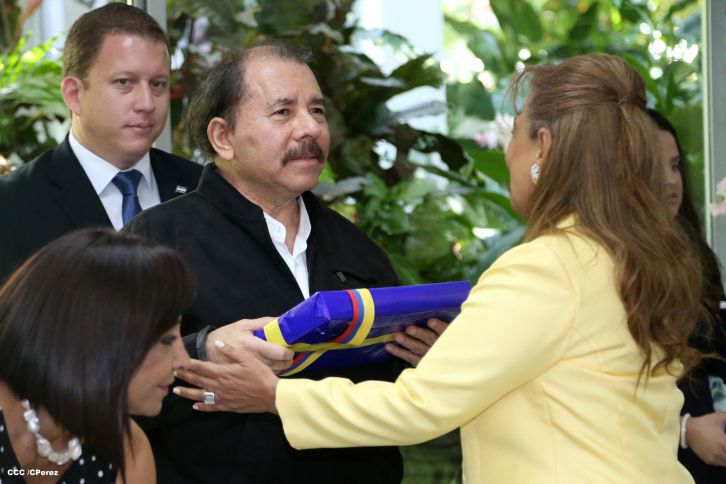 Daniel y Rosario recibe cartas credenciales de embajadores de Ecuador, Panamás, Honduras y Perú