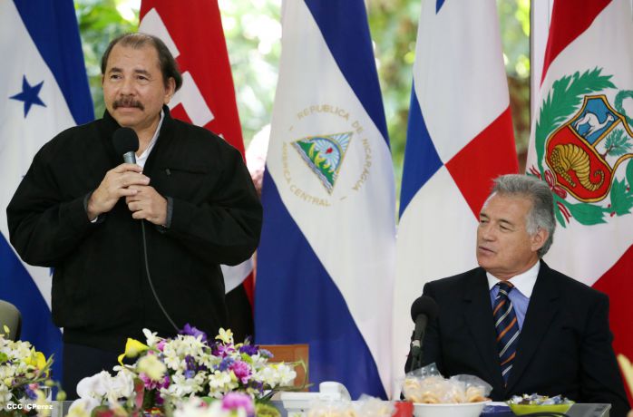 Daniel y Rosario recibe cartas credenciales de embajadores de Ecuador, Panamás, Honduras y Perú