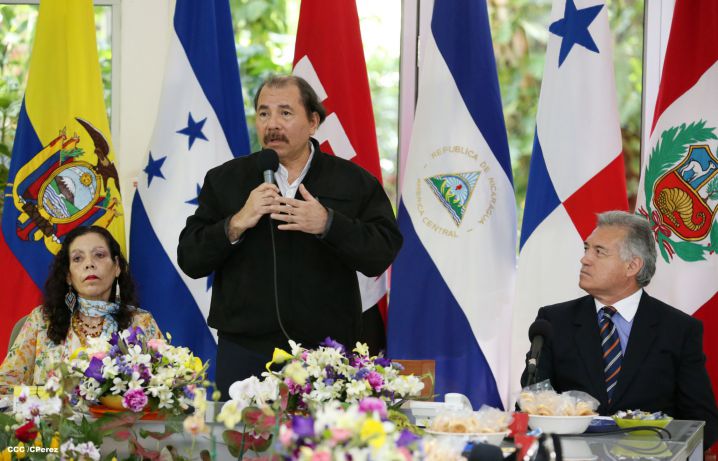 Daniel y Rosario recibe cartas credenciales de embajadores de Ecuador, Panamás, Honduras y Perú