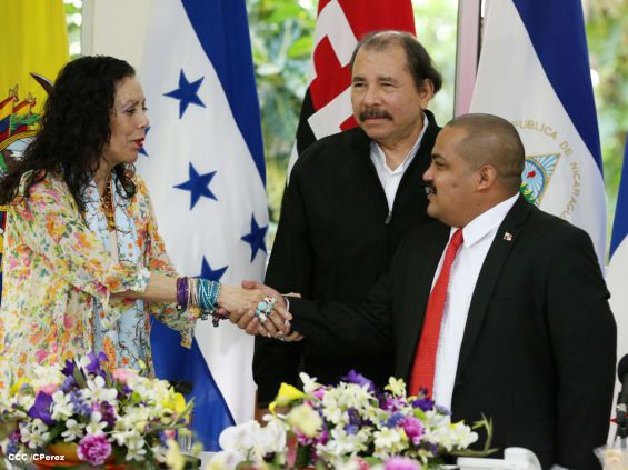 Daniel y Rosario recibe cartas credenciales de embajadores de Ecuador, Panamás, Honduras y Perú
