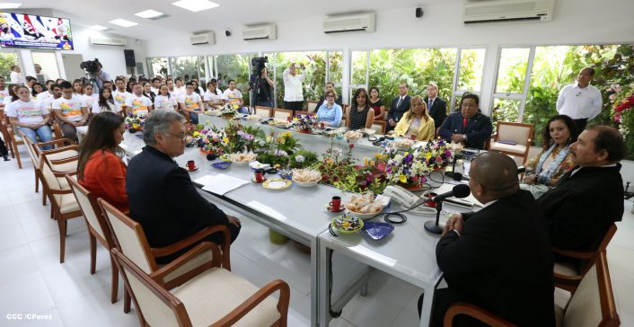 Daniel y Rosario recibe cartas credenciales de embajadores de Ecuador, Panamás, Honduras y Perú