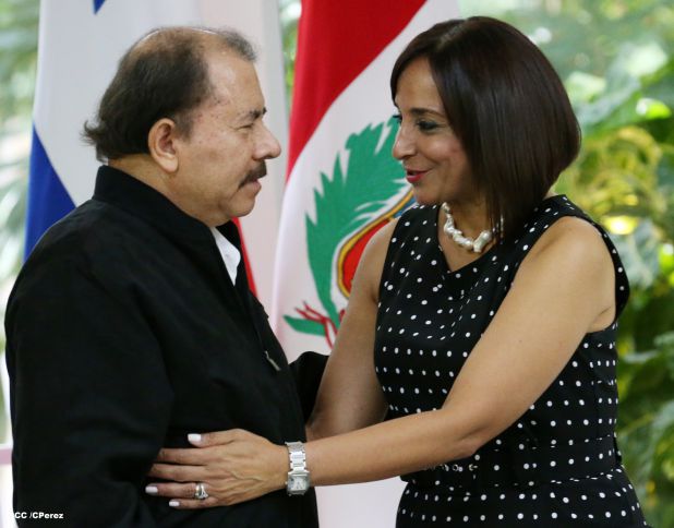 Daniel y Rosario recibe cartas credenciales de embajadores de Ecuador, Panamás, Honduras y Perú