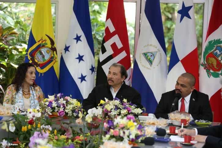 Daniel y Rosario recibe cartas credenciales de embajadores de Ecuador, Panamás, Honduras y Perú