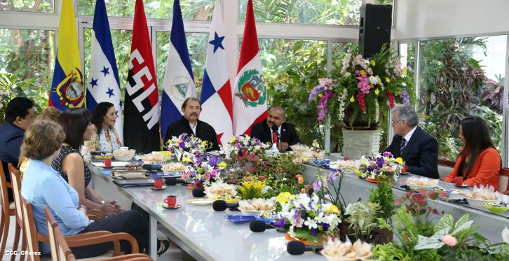 Daniel y Rosario recibe cartas credenciales de embajadores de Ecuador, Panamás, Honduras y Perú